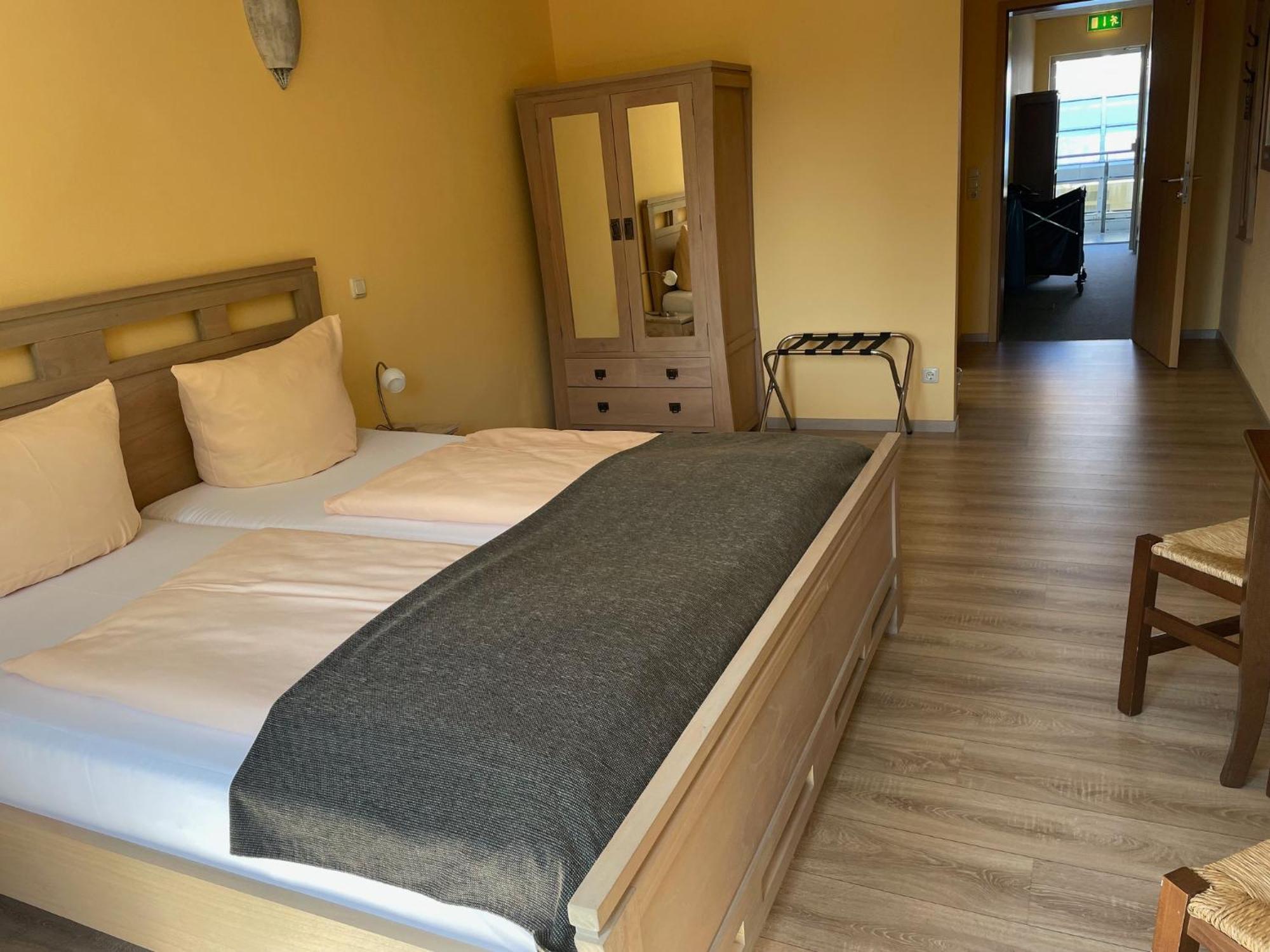 Hotel Rabenstein Raben Steinfeld Екстериор снимка