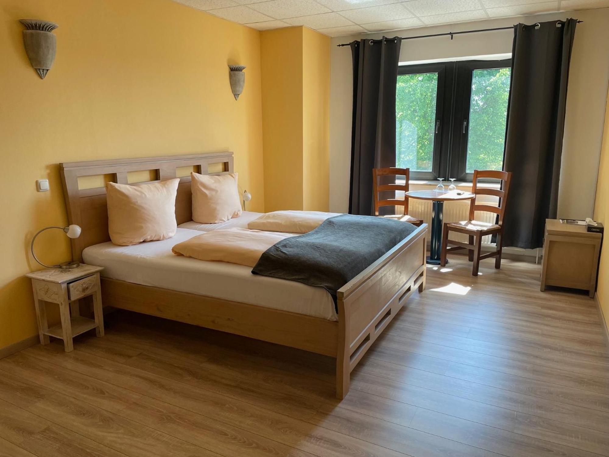 Hotel Rabenstein Raben Steinfeld Екстериор снимка
